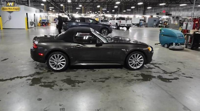 FIAT 124 SPIDER 2018 JC1NFAEK3J0134228 image